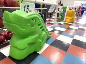ヤングボウル（恐竜型の投球補助台）