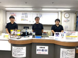 ヤングボウル（浜砂店長とスタッフの皆さん）