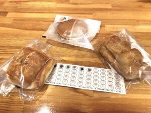 ＋chice（ぷらすちょいす）のパン3種とポイントカード